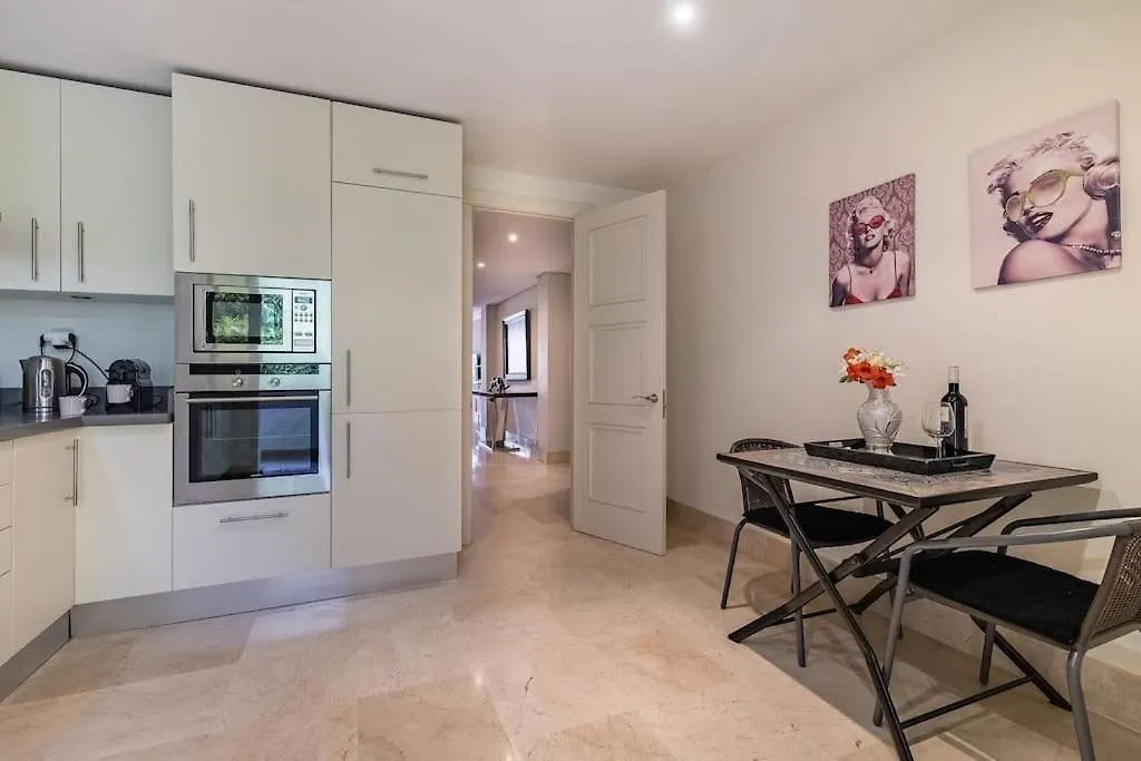 Luxury Apartment מארבלה